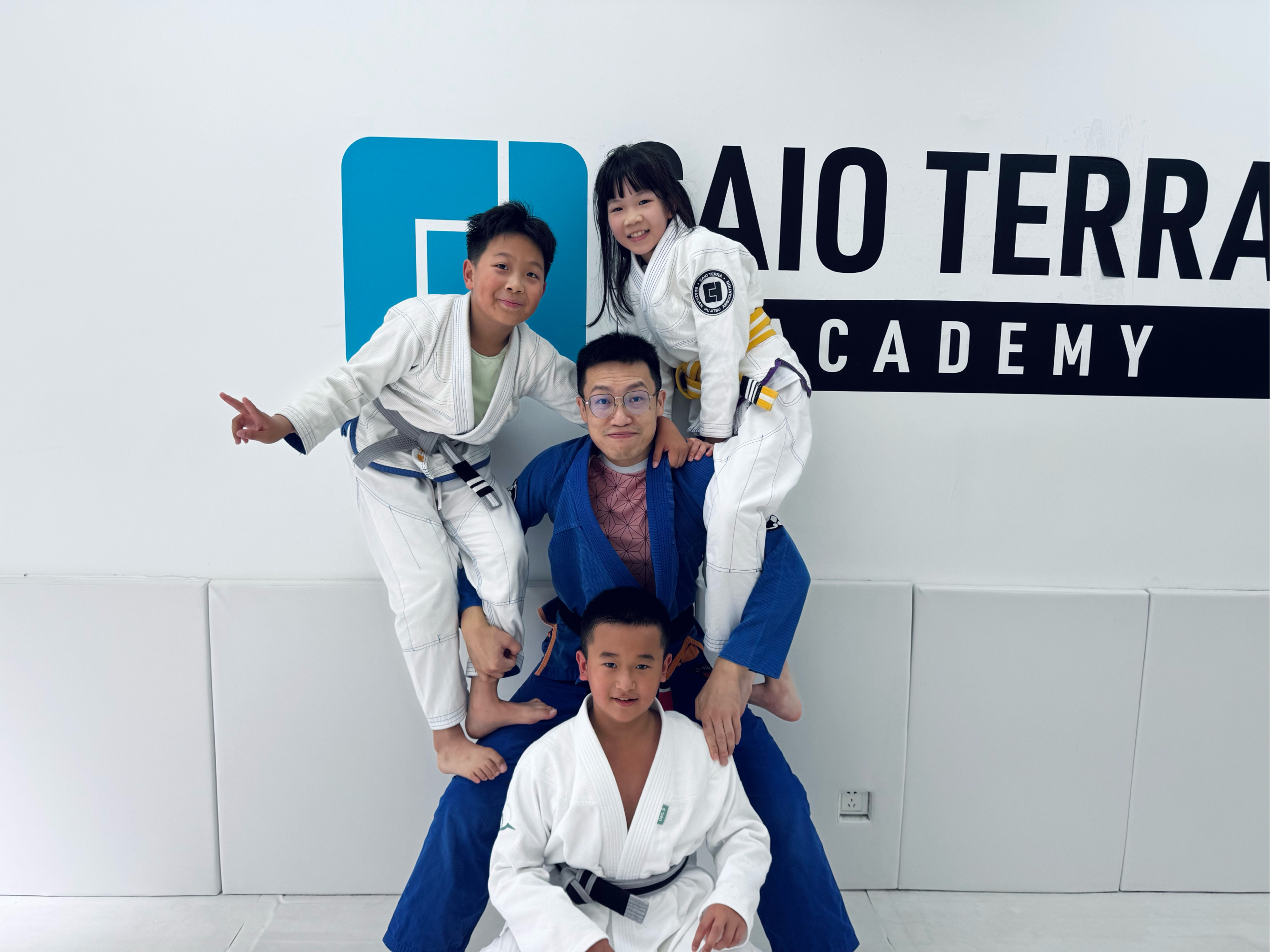 包含柔道超级杯上演强强对话，河套猎隼队逆转江汉银狐队，团队配合流畅；精神属性拉满的词条